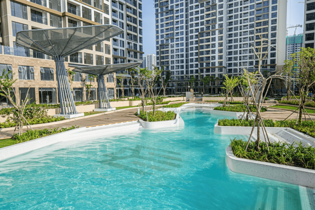Hồ bơi phi thuyền nội khu, đặc quyền dành riêng cho cư dân Masteri Centre Point.